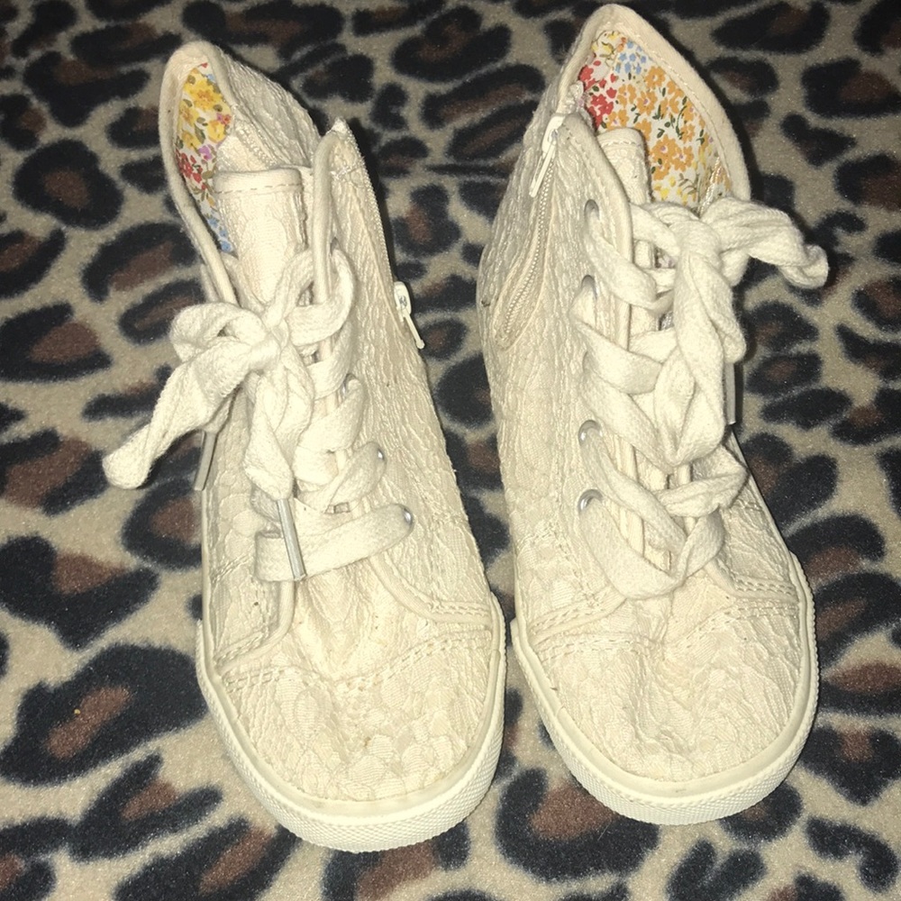 Circo off white lace high tops